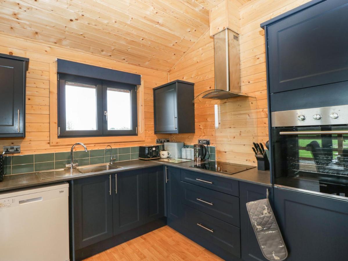 The Lodge At Crossroads Farm Bridgwater Exterior photo