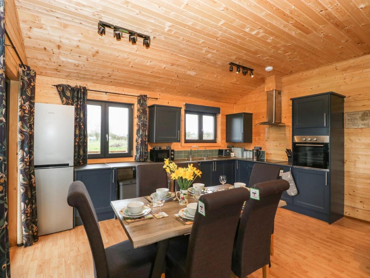 The Lodge At Crossroads Farm Bridgwater Exterior photo